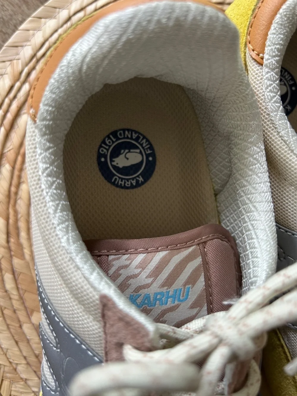 KARHU AIR CUSHION ALBATROSS CONTROL SNEAKERS